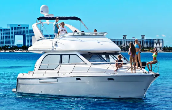 Luxury Yacht Meridian 40ft in Cancun