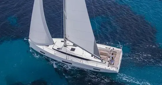 Amaryllis - Bavaria C45 Style 2018