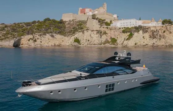 86’ Azimut Motor Yacht in Eivissa, Illes Balears for 12 Guests