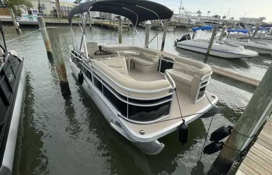Bennington 20ft Pontoon Fun- St Pete Beach