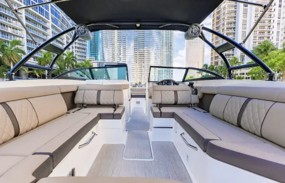 Charter this Stunning 29’ SeaRay SDX in Miami, FL - Luxury Made Easy!