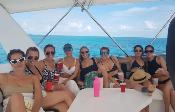 Avoid the Crowds, 62’ft Rayburn Yacht Charter to Rose Island and Green cay