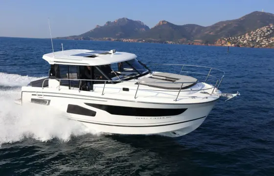 SPACIOUS JEANNEAU — MERRY FISHER 1095 (2022) FROM NAPOLI, ITALY