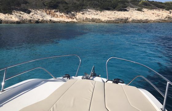 Beneteau Flyer 7.7 Sun Deck Cuddy Cabin/Walk Around rental in Split, Croatia