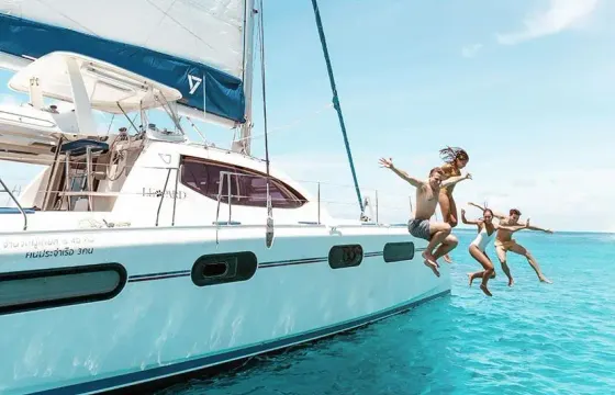 Dream Voyage: 47ft Leopard
