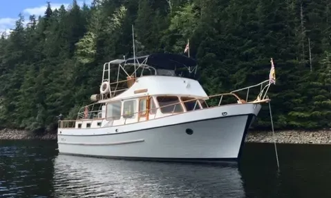 Pick up in Richmond or False Creek. Lots of deck space on the bow and flybridge