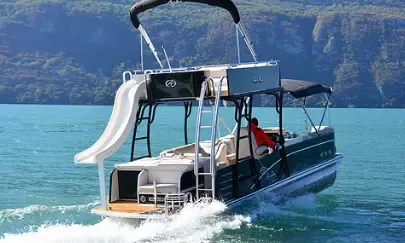 Charter à 29’ funship avalon ponton boat with captain in france’s most beautifull lake