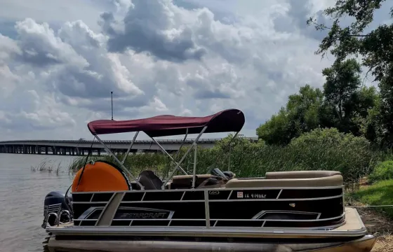 Starcraft Pontoon Boat Rental for Lake Athens TX or Cedar Creek Reservoir TX
