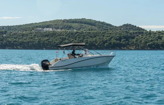 Quicksilver Activ 675 Rental in Split