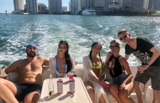 34' Sea Ray Yacht Charter in Miami Mon-Thur 1 hr free after 3 hrs booked