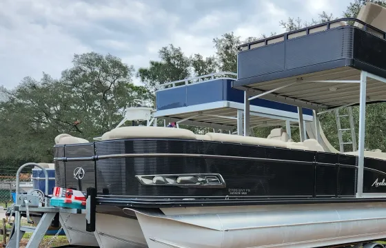 2022 Avalon Platinum Catilina Funship 28ft Double Decker with slide