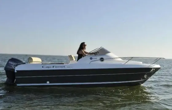 Rent our B2 Marine Cap Ferret 4,72m (15 feet) Motor Boat 6 HP without licence