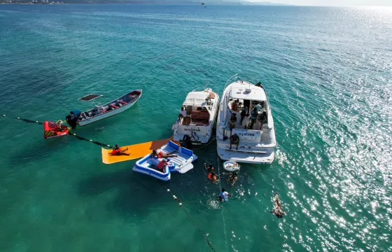 46 feet luxury yacht in Montego Bay with unlimited cocktails and meals included