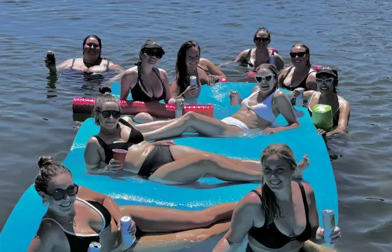 Party on a 25ft Tritoon on LAKE NORMAN gas, bluetooth and floats included