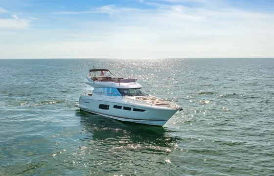 Prestige 550 Flybridge  Luxury Yacht Charter in Chicago