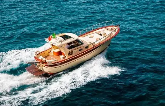 Enjoy the Amalfi Coast and Capri on Fratelli Aprea 32 Yacht!