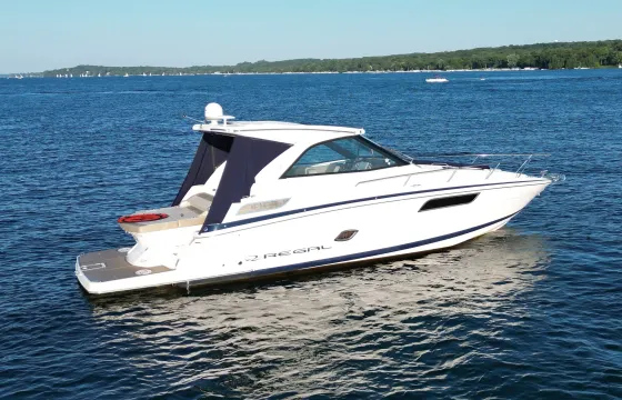 Regal 35 SC Yacht Charter on Geneva Lake, Wisconsin