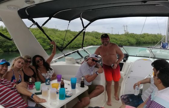 Carver 55 Motor Yacht in Cancun Costa Mujeres