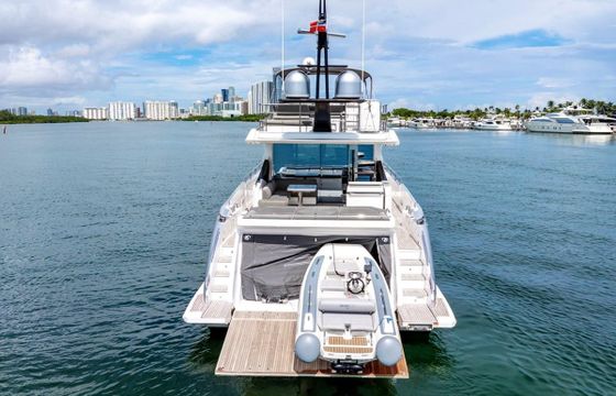 Luxurious 72' Azimut: Tender and Water Toys serving South, FL