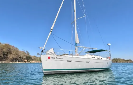 SAILING THE GULF OF NICOYA ON A LUXURY 37" YACHT