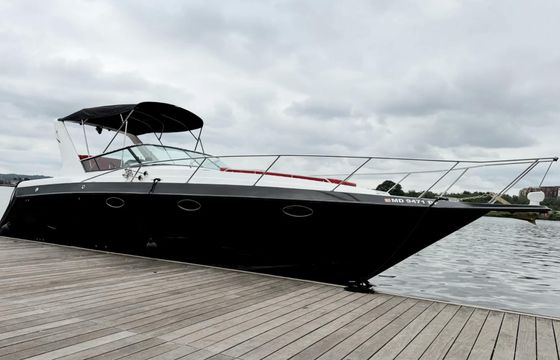 32' Yacht w/all black interior & red seats