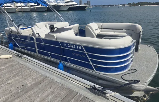 24' Godfrey Sweetwater Pontoon Boat seats up to 13, Riviera Beach