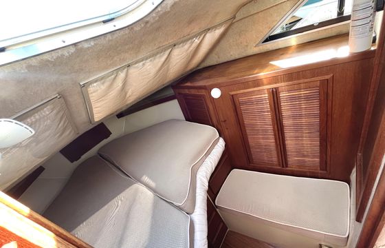 35’ Fairbanks Flybridge Yacht anywhere in the GTHA!