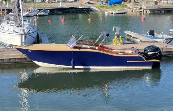 Hand Carved Italian Style 25' Britamarine Motorboat