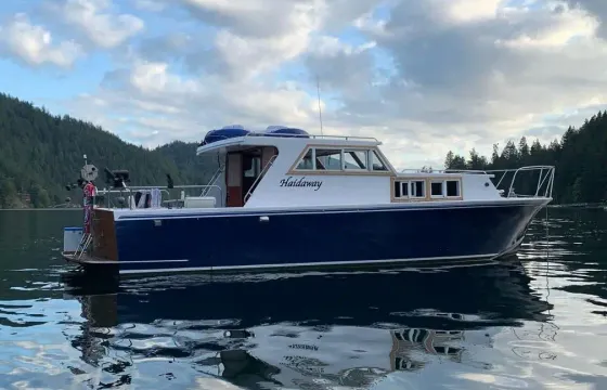 Beautiful 40ft Monk McQueen Motor Yacht