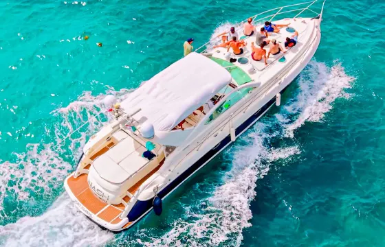 Luxury Private Yacht 52ft Fairline Targa in Cancún