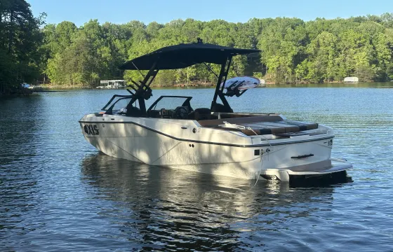 Wake up and surf the day away with this beautiful Axis T22 Surf boat