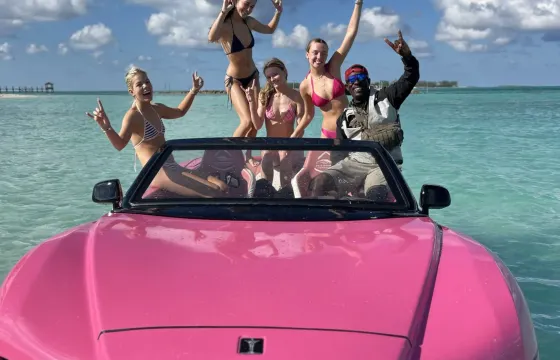 Rolls Royce Jet Car Holiday Tour from Cable Beach to Nassau, Bahamas