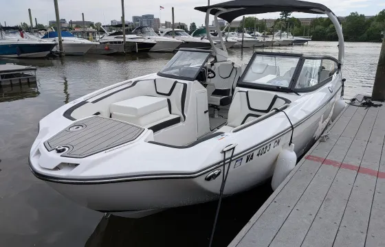 Yamaha 252 S Luxury and Performance Bowrider for families and friends!