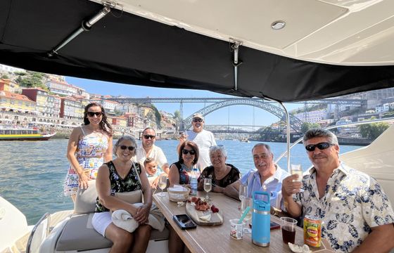 Porto: Exclusive Yacht Trip with Local Wines and Snacks