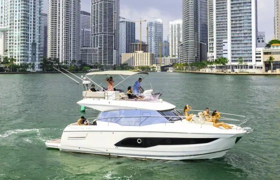 New And Clean Prestige Yacht To Explore Miami And Have Fun With Friends