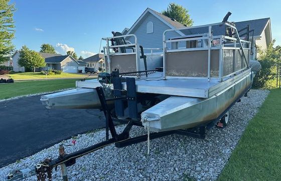 17' Pontoon Boat Rental near White Bear Lake