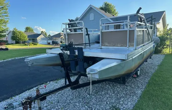17' Pontoon Boat Rental near White Bear Lake
