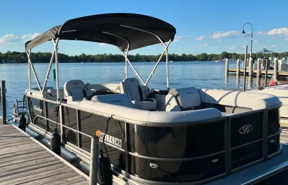 2024 Bentley 22 Legacy Pontoon 13 People Capacity
