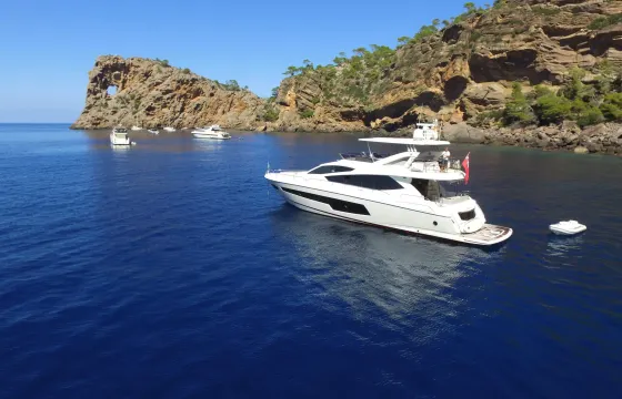 Sunseeker 75 Motor Yacht Rental in Port Calanova, Spain
