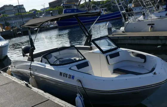 2021 Bayliner VR6 — a stylish, spacious, and luxurious boat perfect for every oc