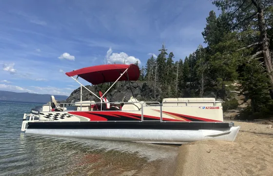 Beautiful 24 foot Godfrey Tritoon for 12 People in South Lake Tahoe