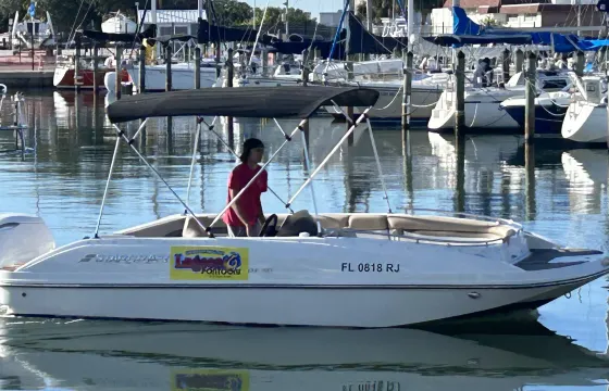 Beautiful Starcraft 20ft Deck Boat for 7