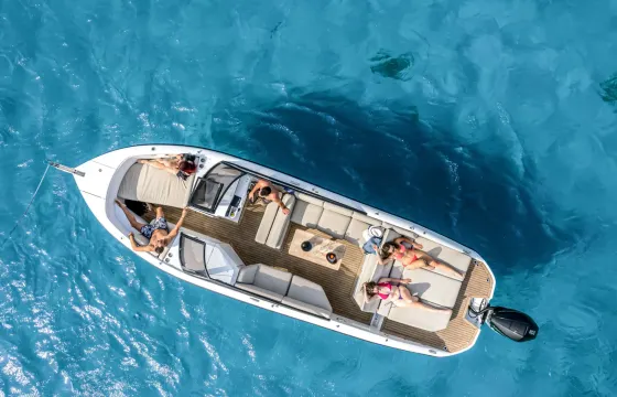 Rand 27 Supreme with skipper service