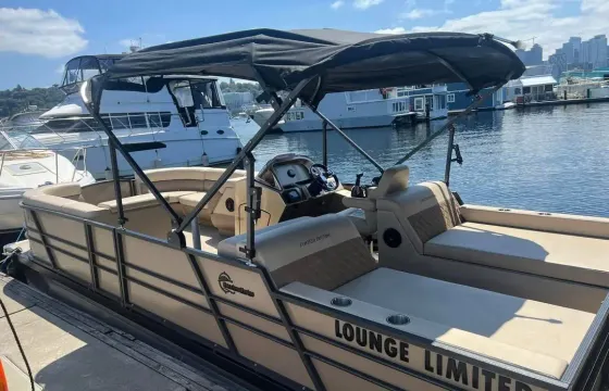 BRAND NEW 2023 LUXURY PONTOON BOAT