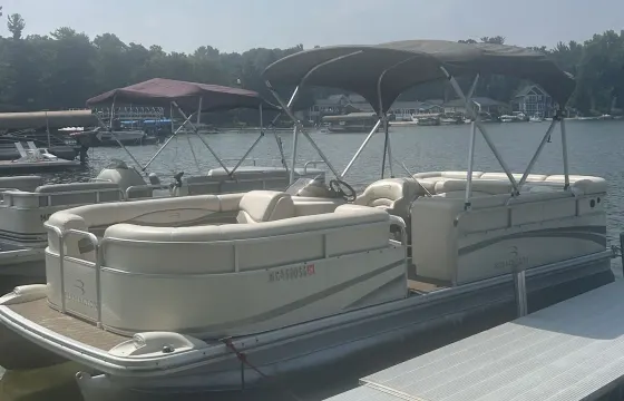 Bostwick Lake Pontoon Rental -  20ft Bennington