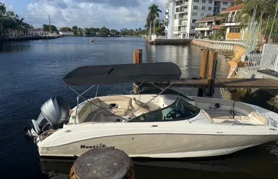 Fort Lauderdale's Ultimate All-Inclusive Deck Boat Experience!