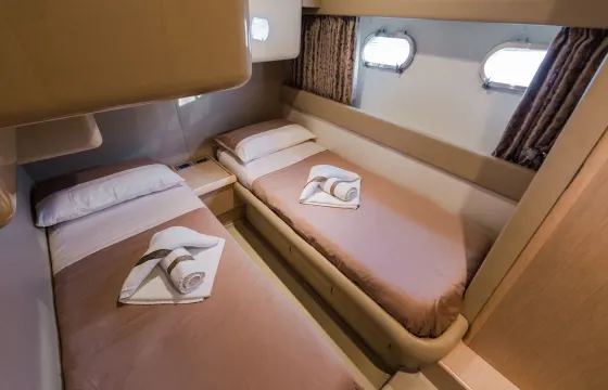 FERRETTI 460 FLY, Podstrana, Croatia