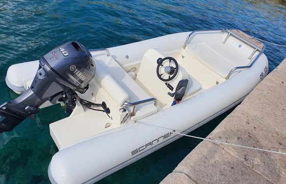 Scanner Cosmo 420 RIB A small boat with a lot of space…