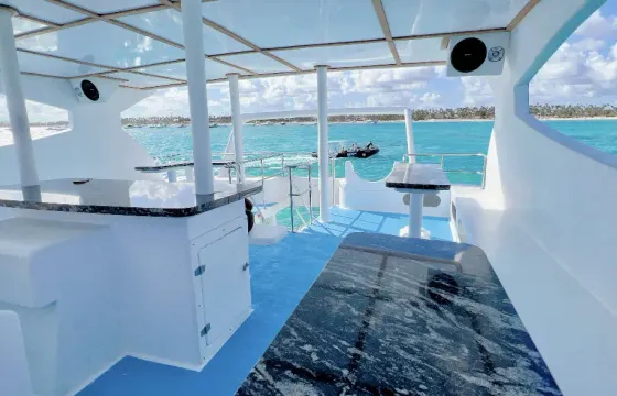 GORGEOUS VIP YACHT CRUISE RENTED BY OWNER INCLUDED OPEN BAR AND CREW