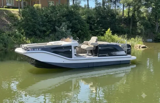 20' Bayliner XR7 Pontoon with a Captain in Kinsale, VA